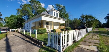Building Photo - 213 S Smith Ave
