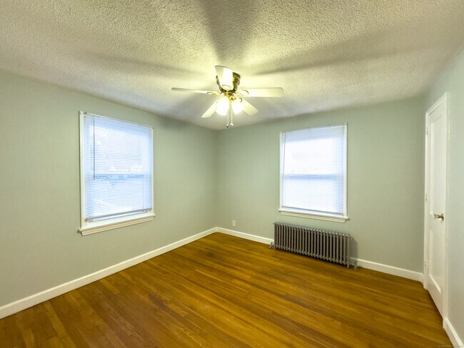 Building Photo - 111 Irving RIGHT SIDE St