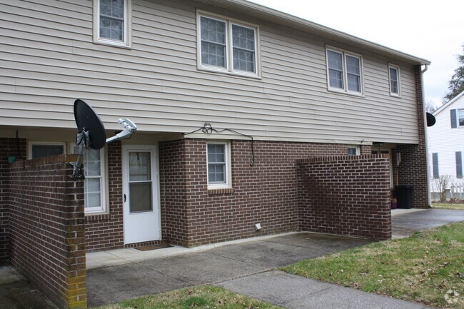 Building Photo - 500 E North St