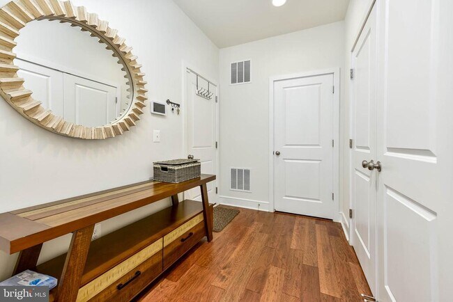 Building Photo - 25409 Hartland Orch Ter