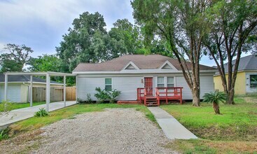 Building Photo - 2703 Areba St