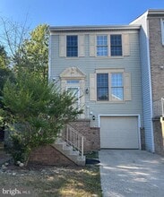 Building Photo - 701 Herndon Woods Ct