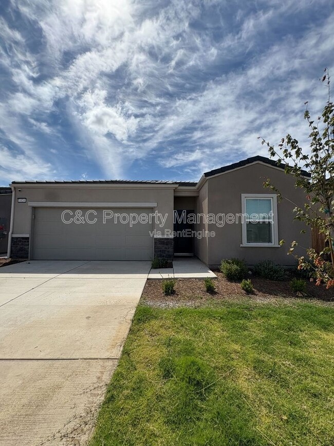 Building Photo - 1024 Deerhorn Dr W