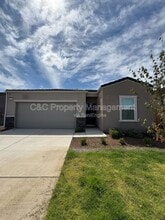 Building Photo - 1024 Deerhorn Dr W