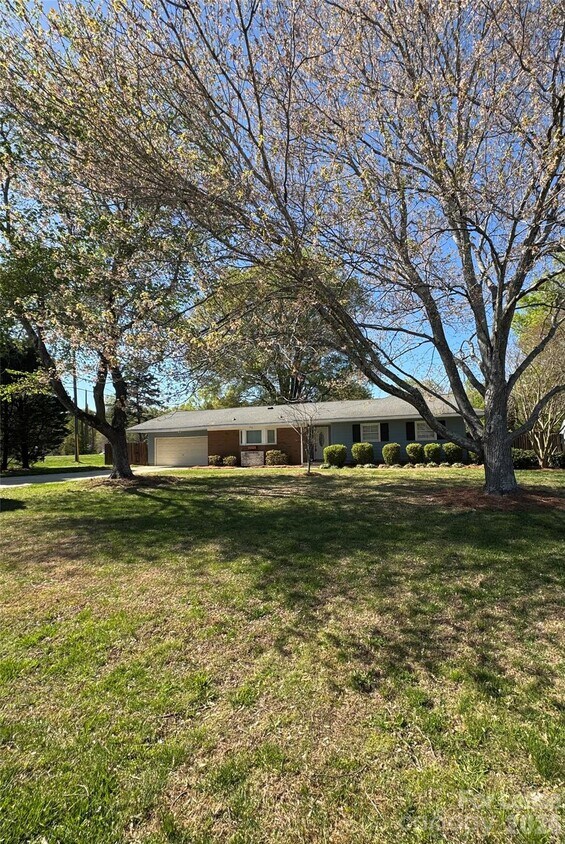 Foto del edificio - 1803 Overhill Dr