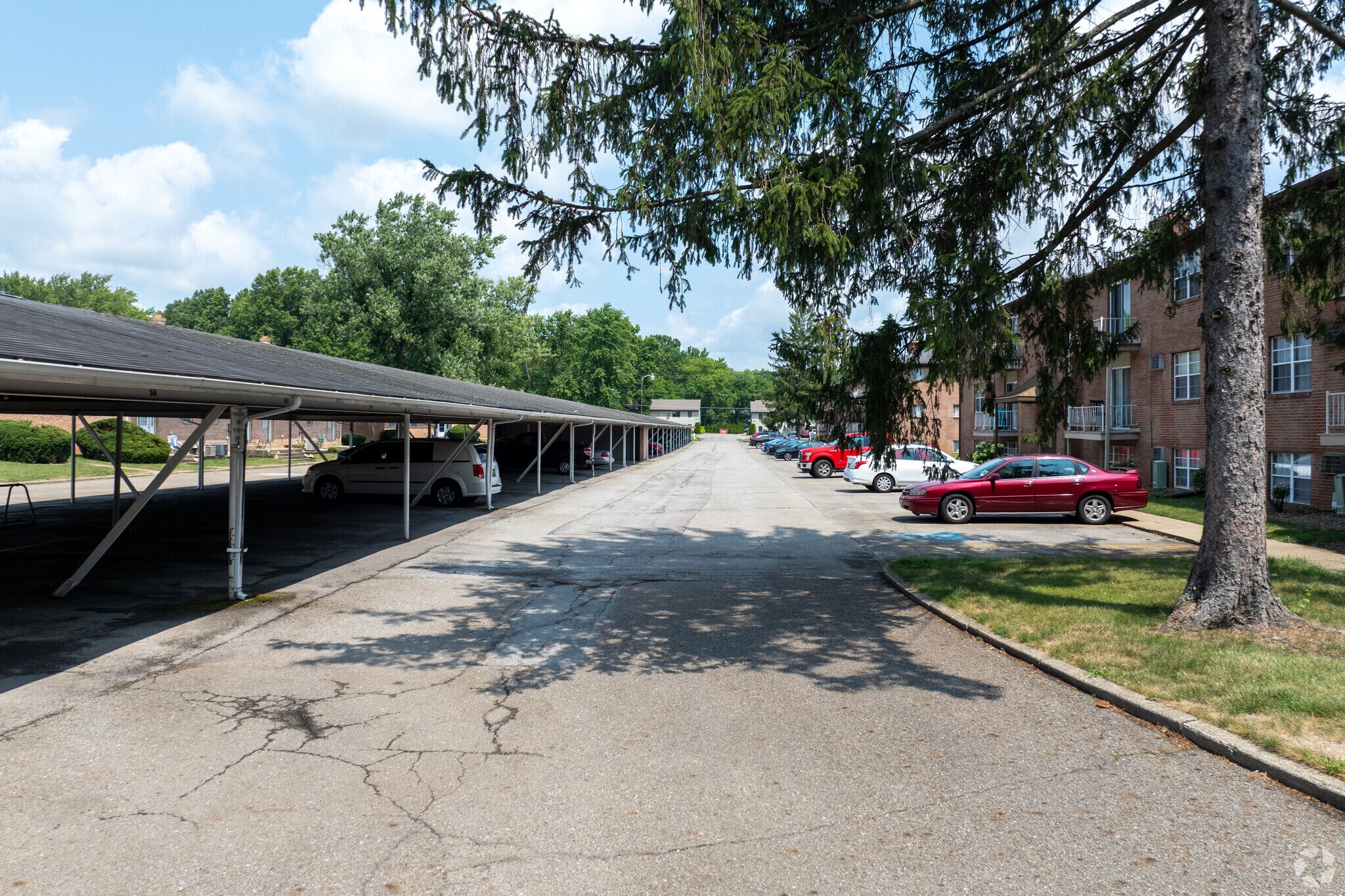 Four Seasons Apartments and Townhomes – photo 5