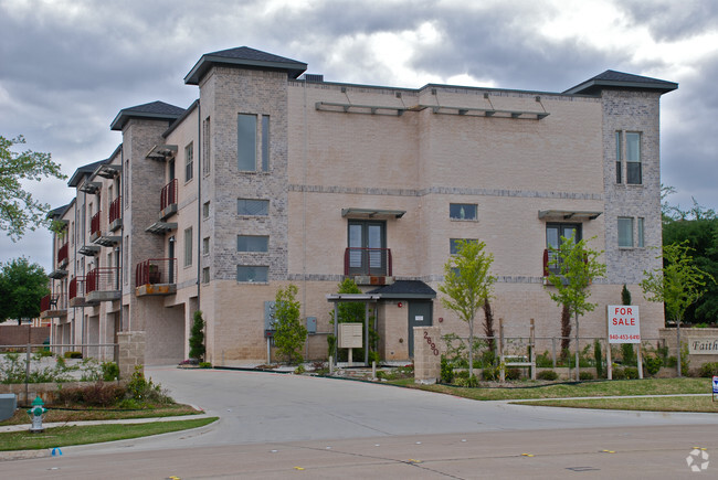 Building Photo - The Edge at Rockbrook
