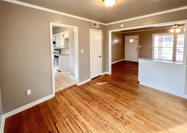 Foto del edificio - 208 E 14th St