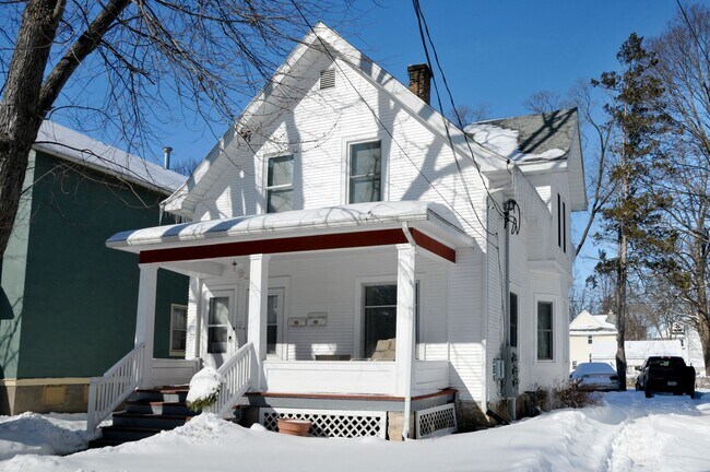 Building Photo - 1224 Drake Street