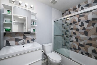 Building Photo - 143 S Vesper Bend Cir