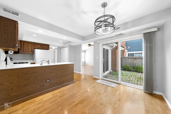 Building Photo - Schaumburg Two Story Townhome