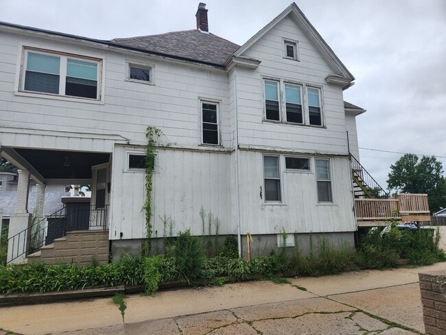 Building Photo - Dusty Bones