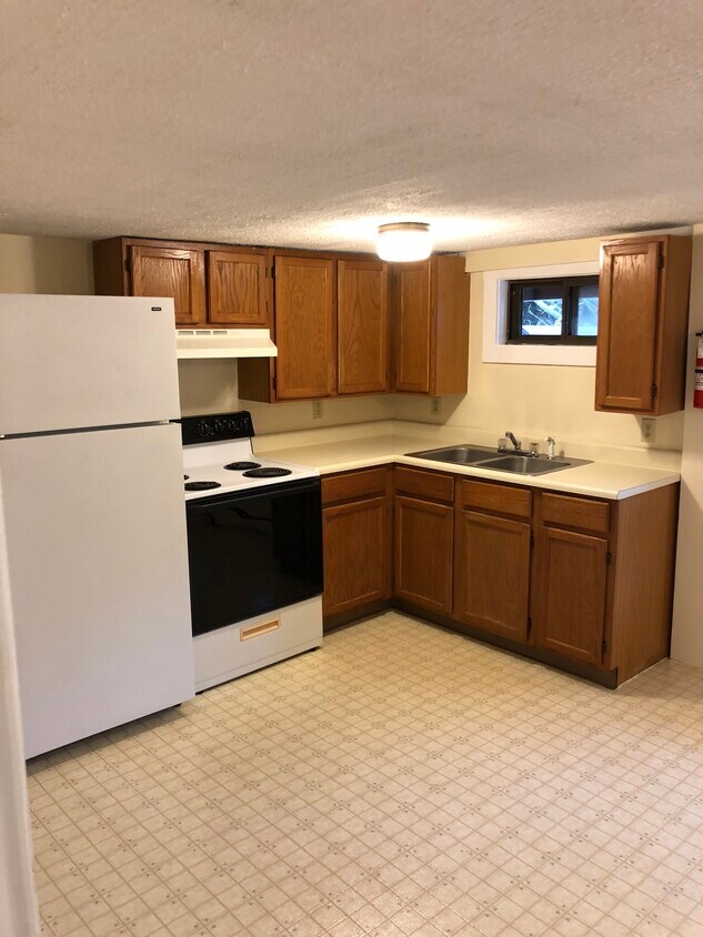 Kitchen - 610 Annaquatucket Rd