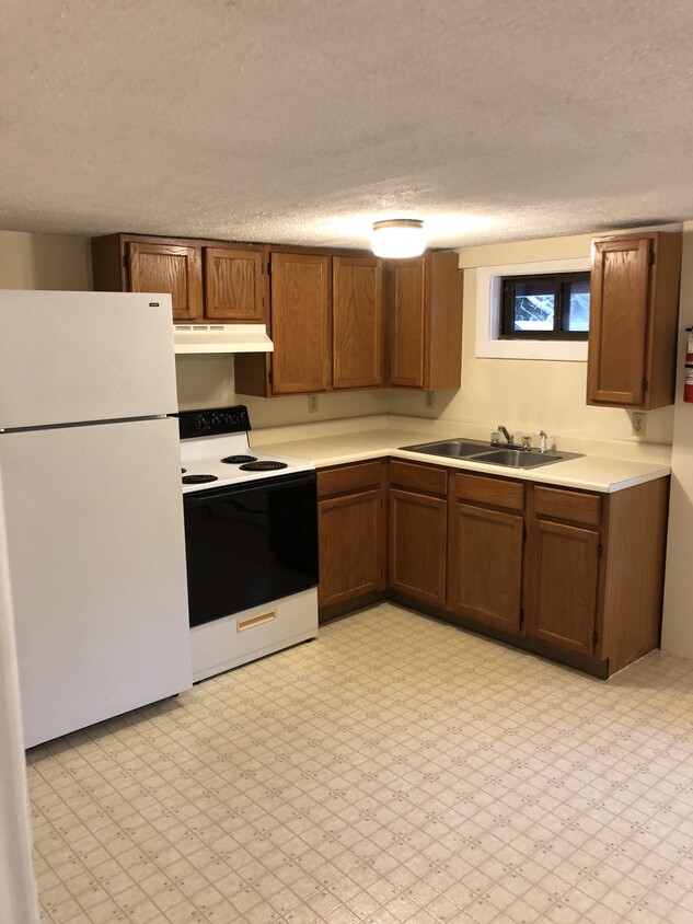 Kitchen - 610 Annaquatucket Rd