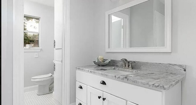 Foto del edificio - 206 Shalimar Dr