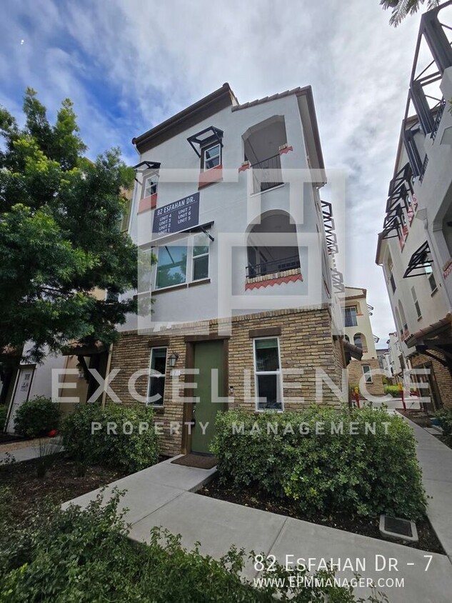 Foto principal - 3/3.5 Townhouse - One Bedroom is Full Stud...