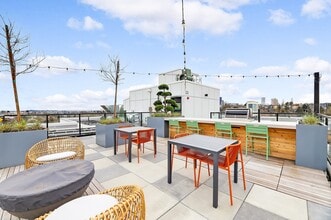 Building Photo - Midtown Square