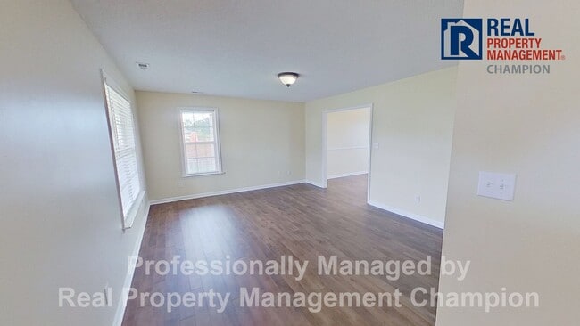 Building Photo - Charming 4 BD/2.5 BA with Wrap Around Porc...