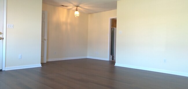 Foto del edificio - 402 E Roosevelt Ave