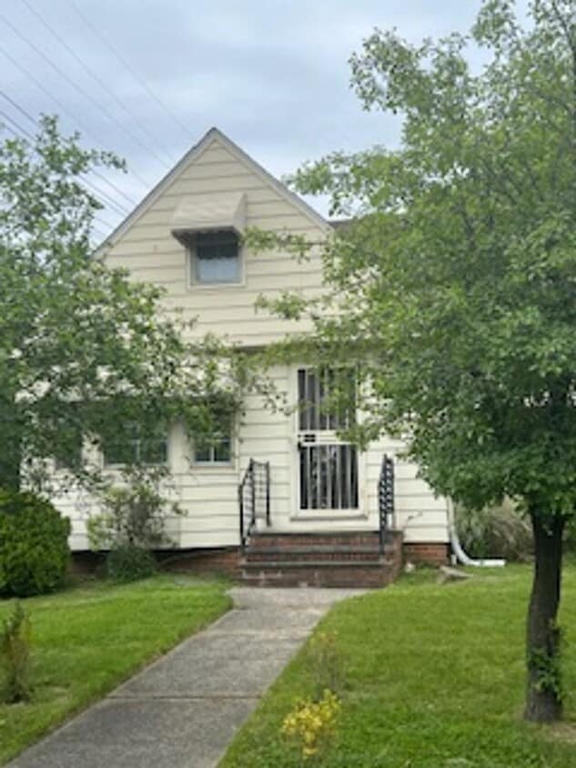 Primary Photo - 871 E 232 St