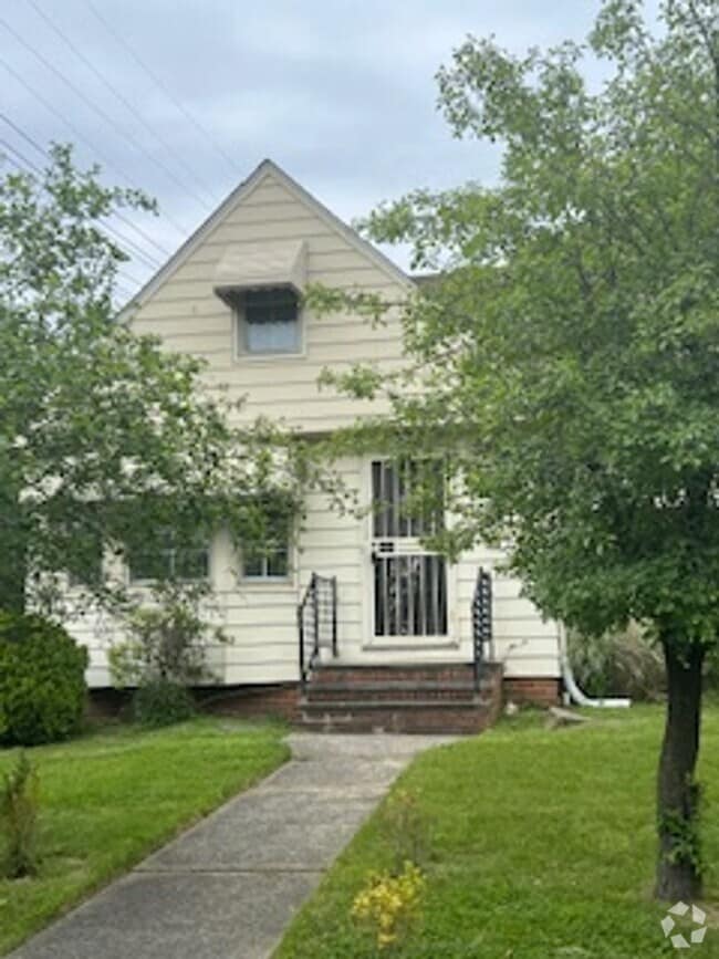 Building Photo - 871 E 232 St