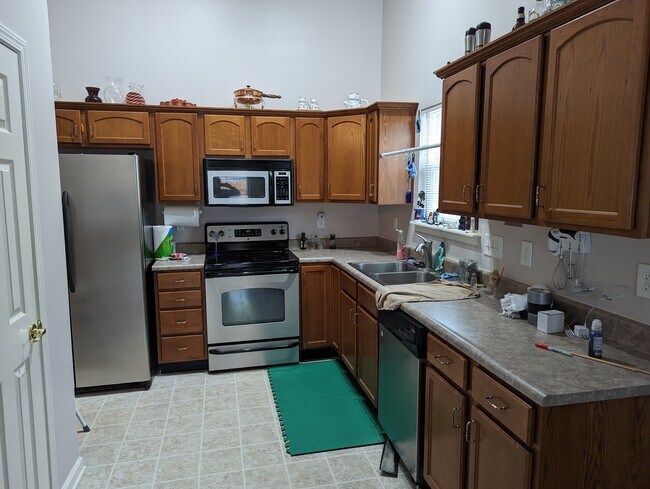 Kitchen - 1037 Meriman Dr