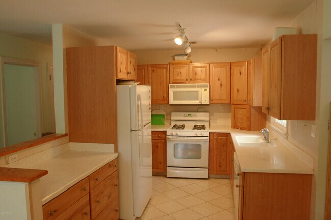 Building Photo - 814 Francis Marion Dr