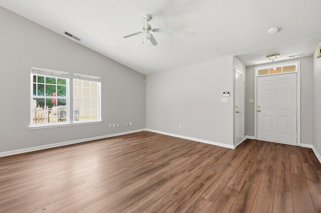 Foto del edificio - 2872 Oasis Ln