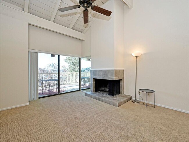 Foto del edificio - 519 Rock Bluff Dr