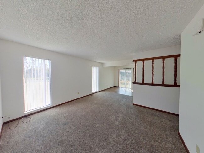 Foto del edificio - 3239 S Illinois St