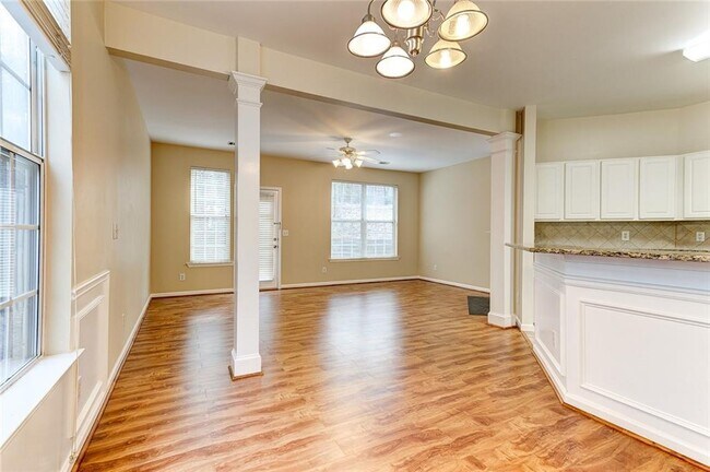 Building Photo - 4028 Oak Glenn Dr