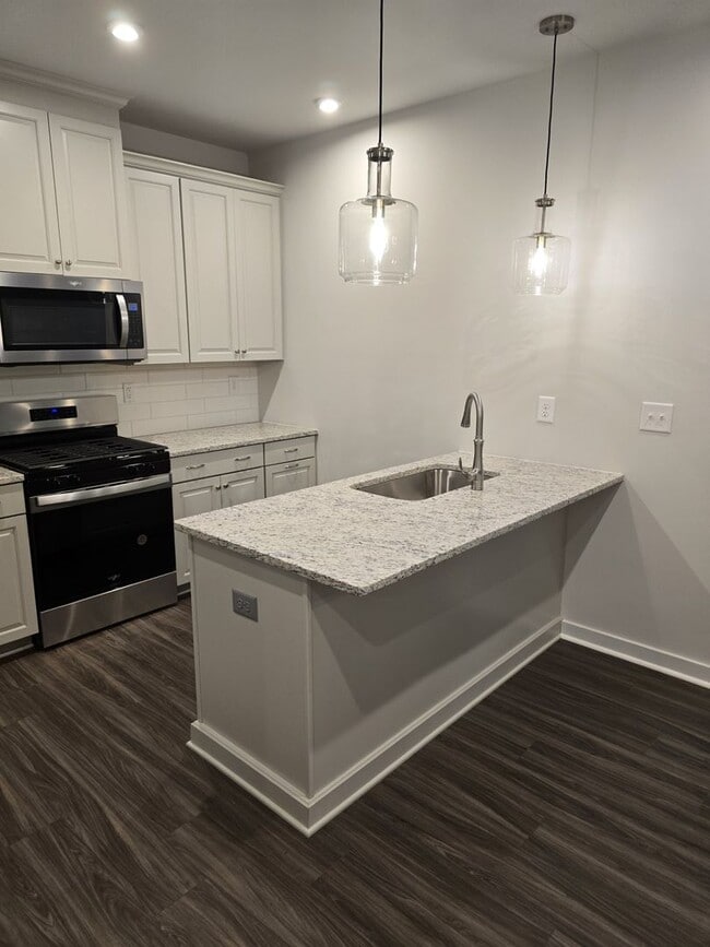 Building Photo - Beautiful New Constuction 3BR/2.5BA Townhouse