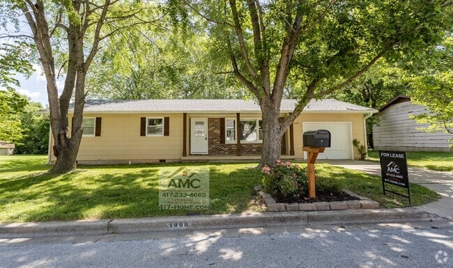 Building Photo - 1008 S Oak Ridge Dr