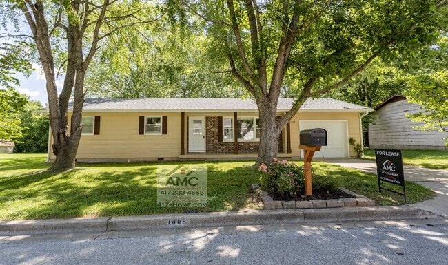 Building Photo - 1008 S Oak Ridge Dr
