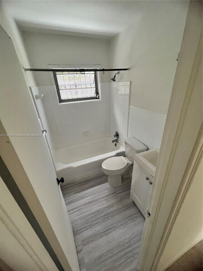 Foto del edificio - 11203 NW 12th Ave