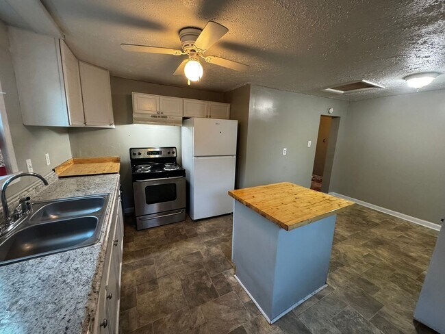 Foto del edificio - 2220 Murchison Rd