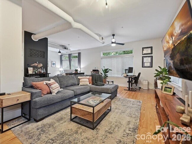 Foto del edificio - 404 N Laurel Ave