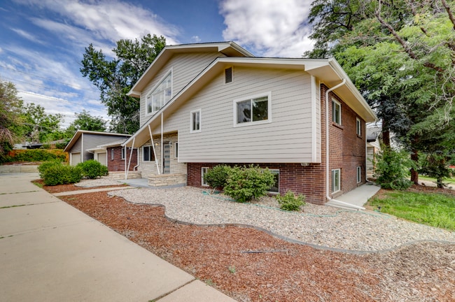 Building Photo - Spacious & Modern Home in Crestmoor Park!