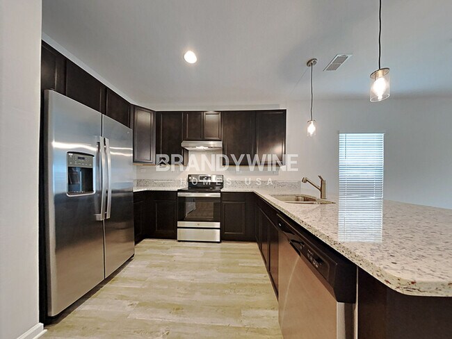 Building Photo - NEW LOWER RENTAL RATE LEASING SPECIAL : Re...