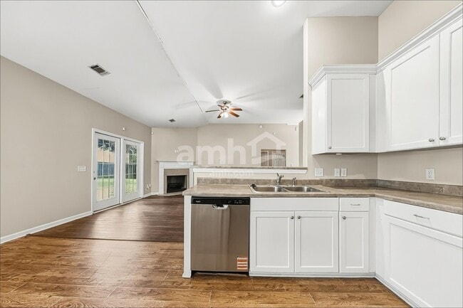 Foto del edificio - 1555 Bradley Blvd
