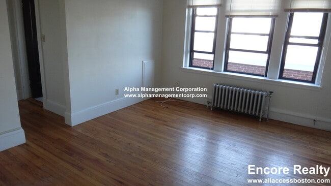 Building Photo - 349 Pleasant St