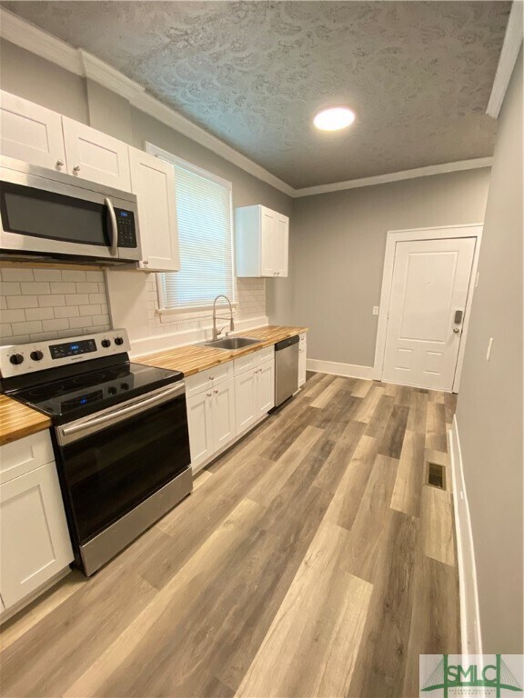 Building Photo - 620 W 38th St