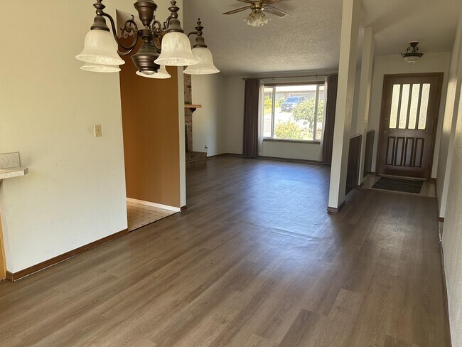 Building Photo - 12174 SE Sunnycreek Ln