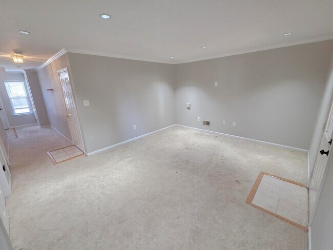 Foto del edificio - Stunning 3 Bed 2.5 Bath Home With Fenced Yard In Beautiful Harris Property