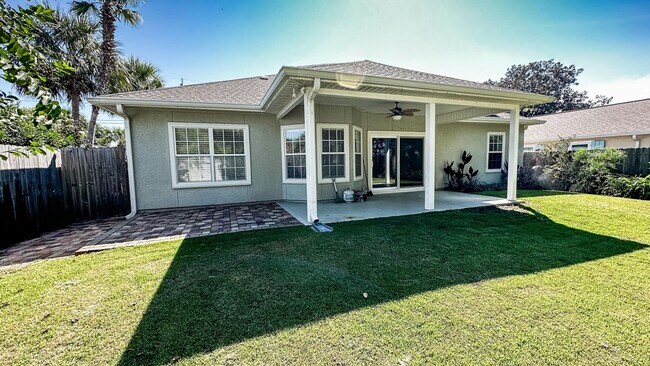 Building Photo - Beautiful 3 bedroom, 2 bath, split bedroom...