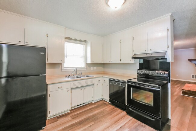 Building Photo - 3 bedroom Ranch in Easley, SC!