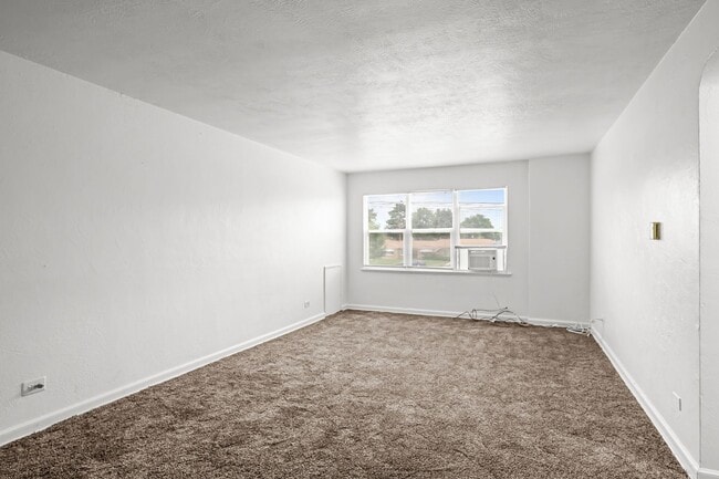 Building Photo - Come check out this beautiful apartment cl...