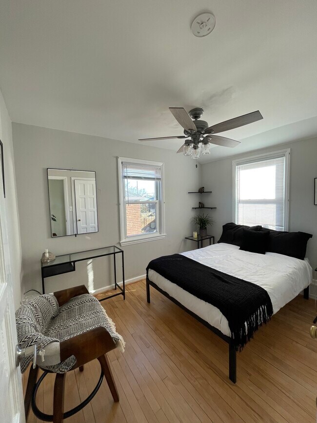 Foto del edificio - 645 Farragut Pl NE