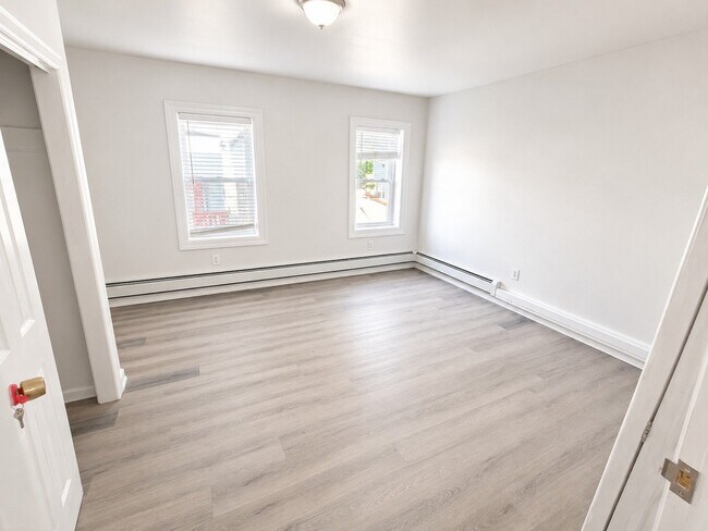 Building Photo - 121 Brookside Ave