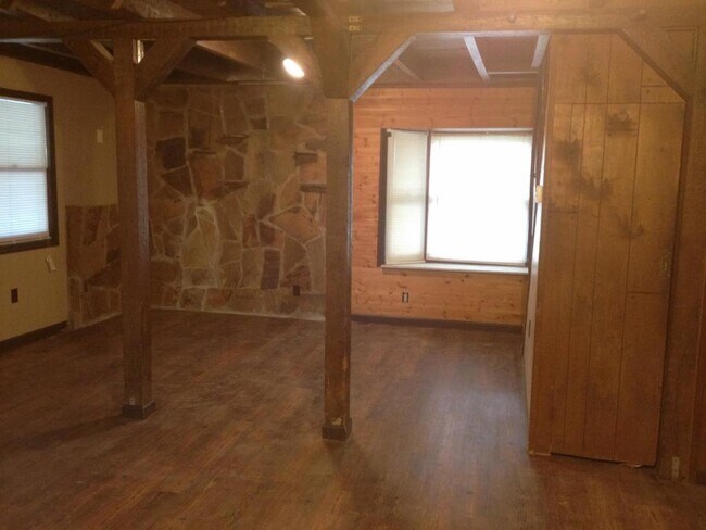 Foto del edificio - 52 Railroad St SW